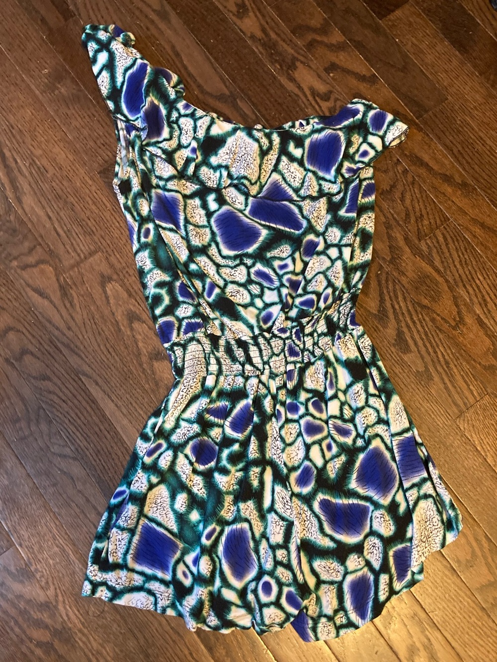 BODY CENTRAL One Shoulder Ruffled Romper - Size Large